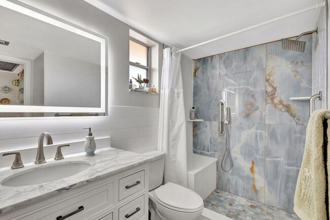 Building Photo - 2812 Garden Dr S Unit 308