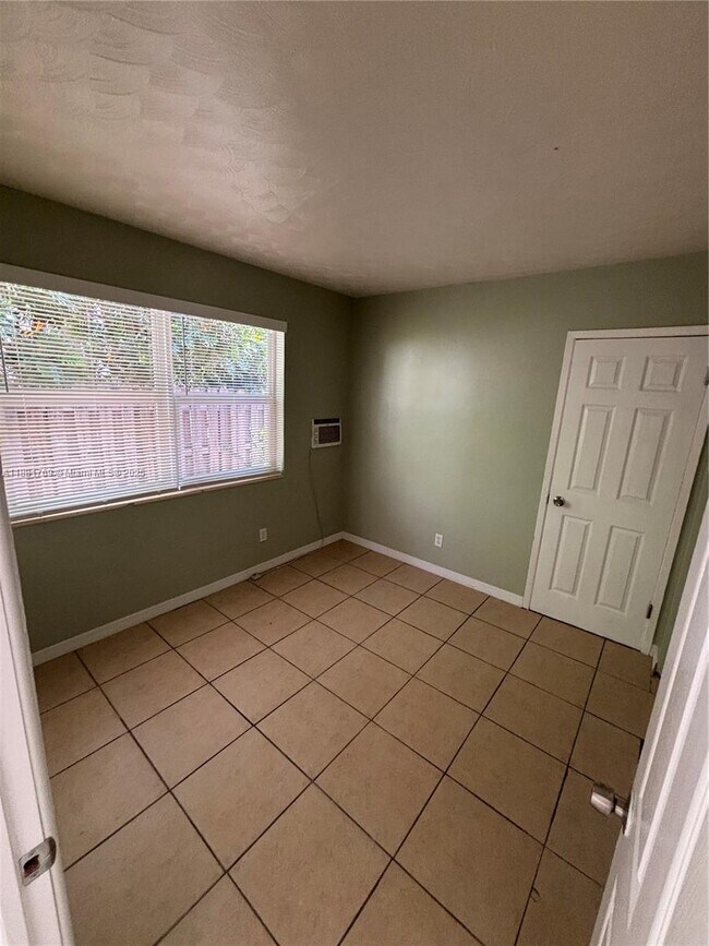 Photo - 1211 NE 6th St Unit 4