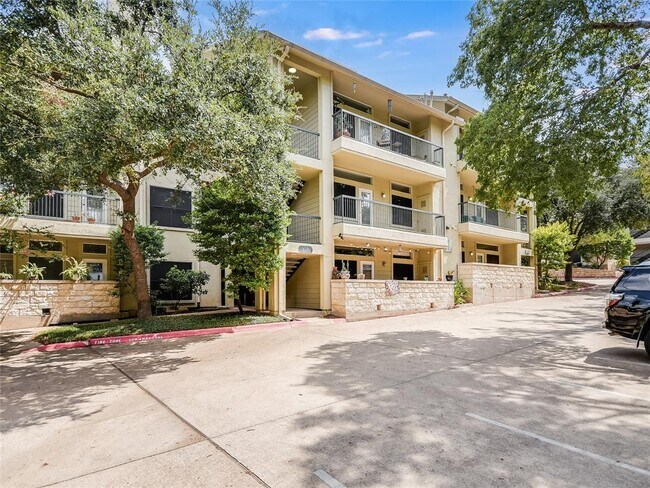 Photo - 2209 Hancock Dr Unit 4