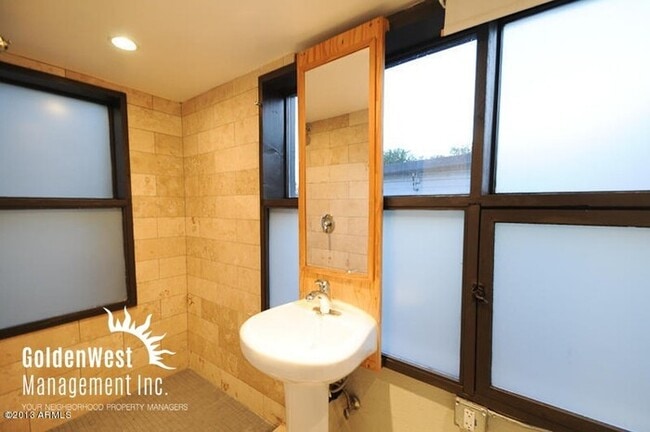 Photo - Charming 1Bdm 1Ba Unit in the Heart of Pho...