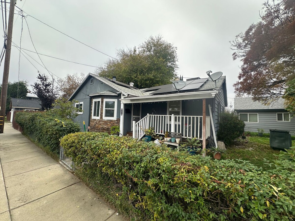 Photo - 301 Ainsley Ave