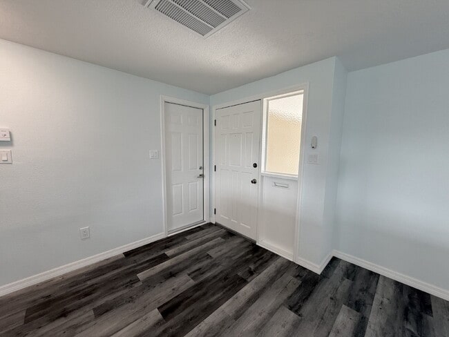 Photo - "Charming 2-Bed, 2-Bath Oasis with 1334 Sq Ft in New Port Richey!"