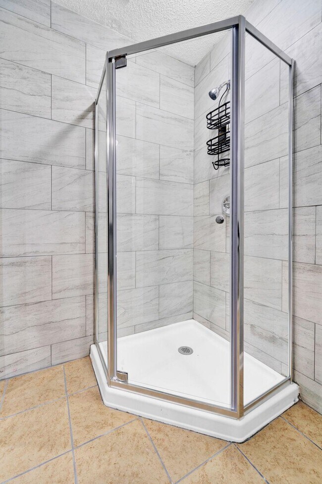 Photo - 5610 Haight St