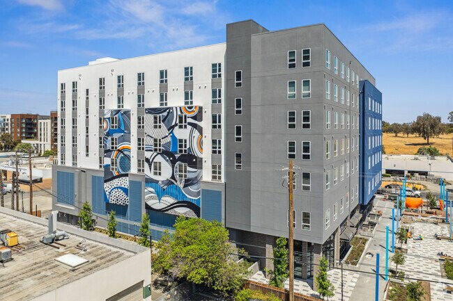 Exterior - Mainline North Apartments - Santa Clara, CA