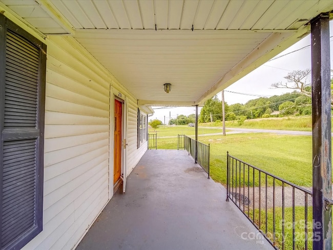 Photo - 201 Robinson Rd