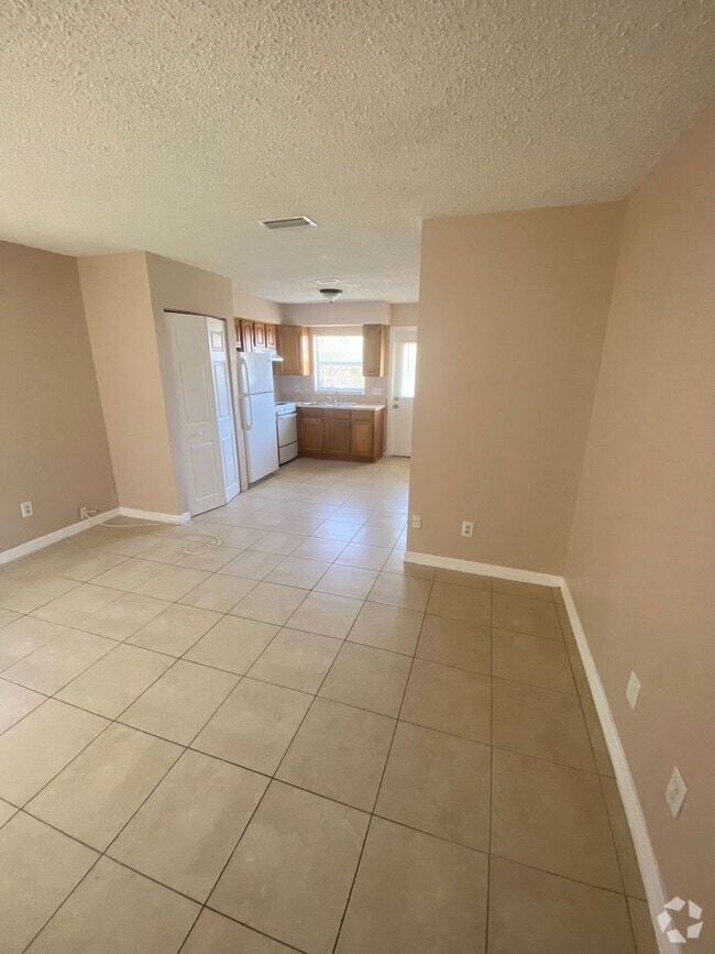 Building Photo - 2/1 Lakewood Park Rental