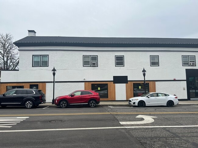 Building Photo - 10 E Jefferson Ave Unit 2