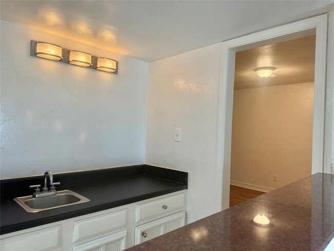 Building Photo - 3602 Brier Gardens Dr