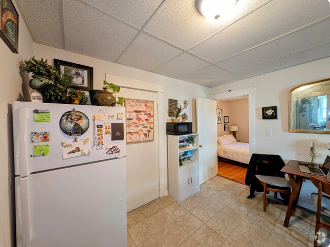 Building Photo - 359 Windsor St Unit 379-1 Rental