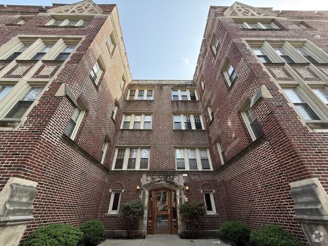 Building Photo - 2611 W Rosemont Ave Unit A Rental