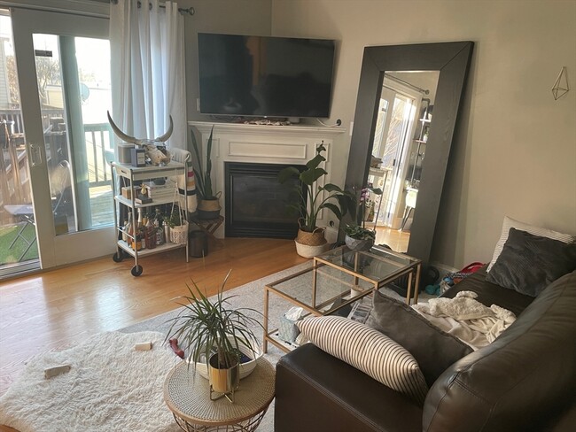Photo - 227 Bowen St Unit 3