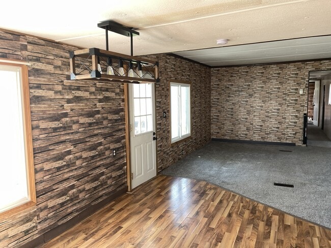 Photo - 984 Caldwell Ave