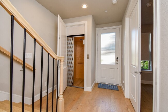 Photo - 1005 St Charles St