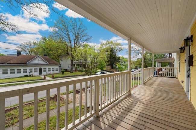 Photo - Beautiful 3Bed/2Bath home with Unique Feat...