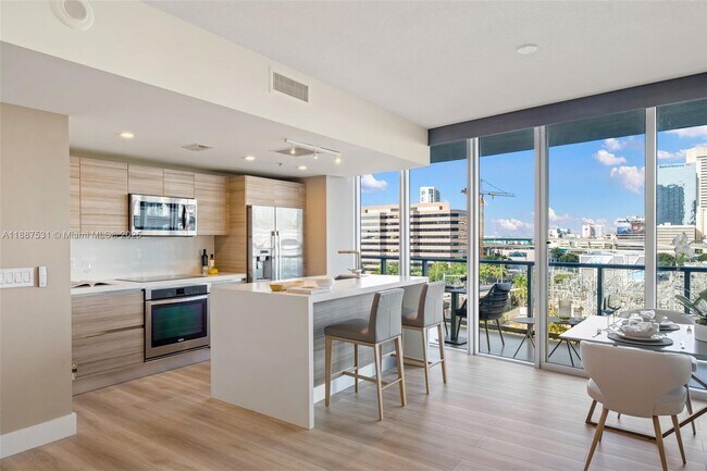 Photo - 185 SW 7th St Unidad 803