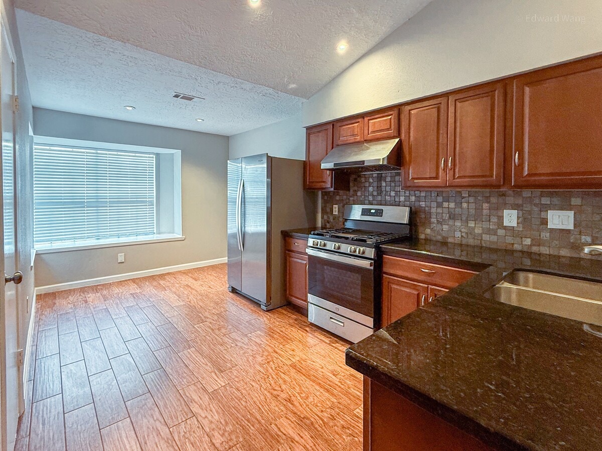 Photo - 530 Belwin Dr