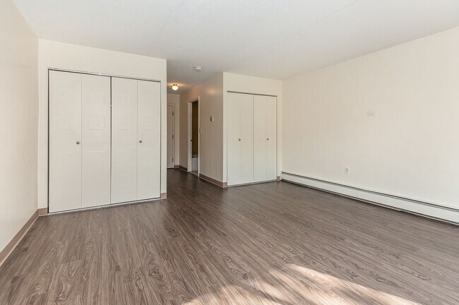 Bedroom/Livingroom - 19 Central St