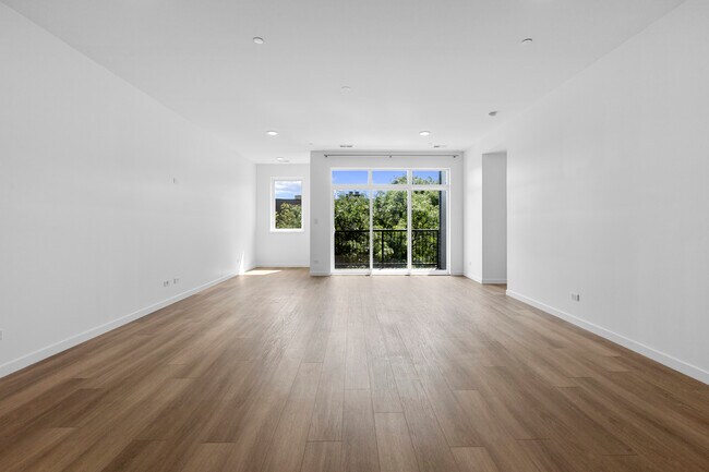 Photo - 204 S Leavitt St Unit 201