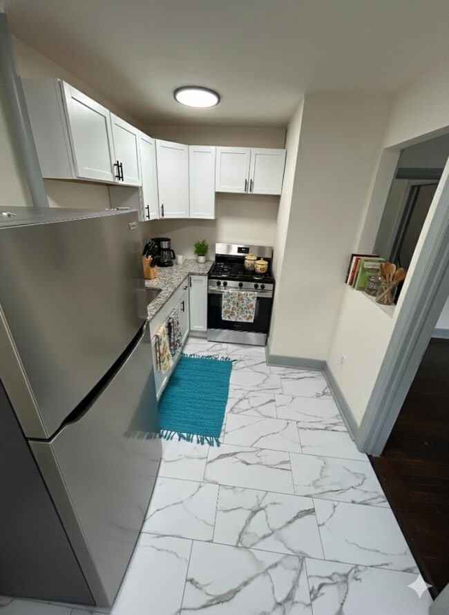 Building Photo - 3708 Summit St