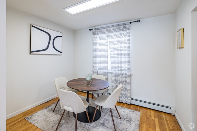 1 habitación, 1 baño - 730 pies cuadrados - La Colonia - Comedor