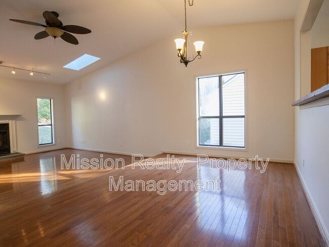 Photo - 1037 Mansfield Crossing Rd