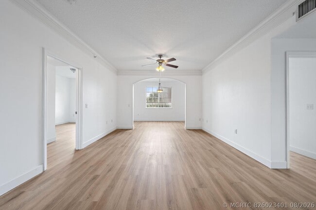 1201 Myrtlewood Cir E