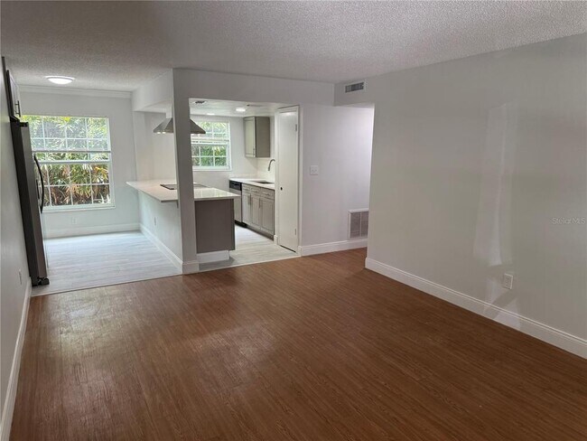 Photo - 726 Edgewater Dr Unit 2