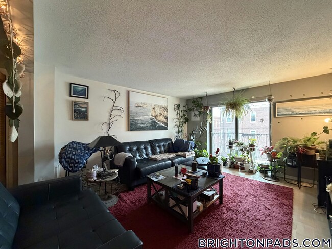 Building Photo - 26 Waverly St