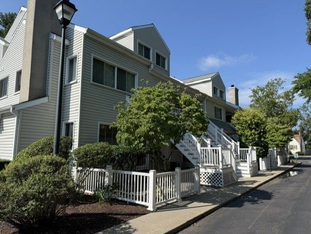 Building Photo - 510 E Main St Unit 116