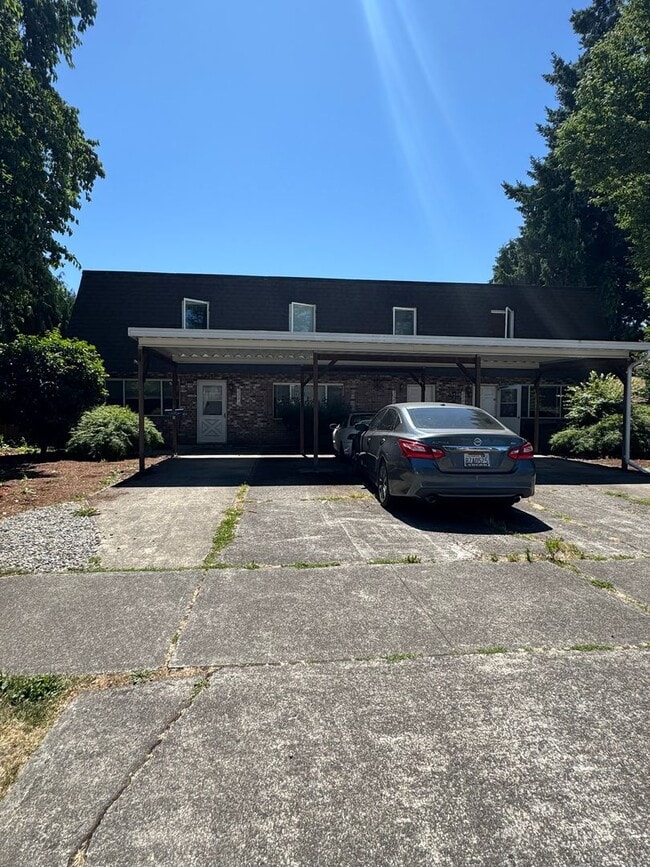 Fox - 220 - Fox - 220 Unit Apt A