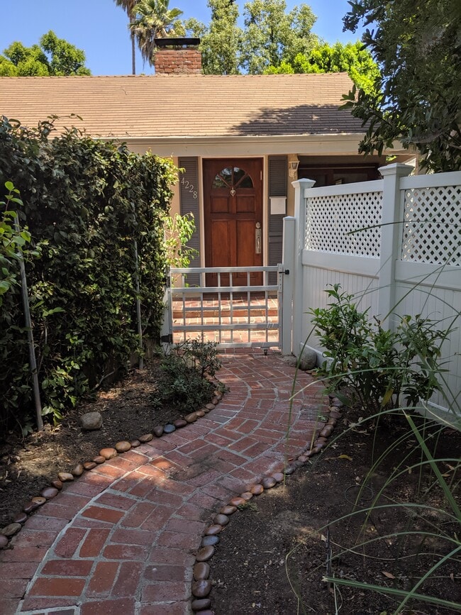 Building Photo - 4228 Greenbush Ave