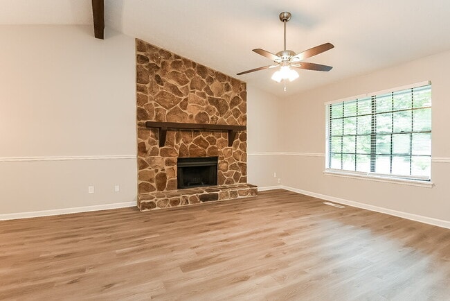 Photo - 427 Ridgetop Dr NW