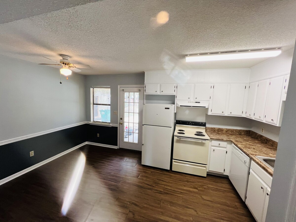 Photo - 1905 Elkhorn Ln