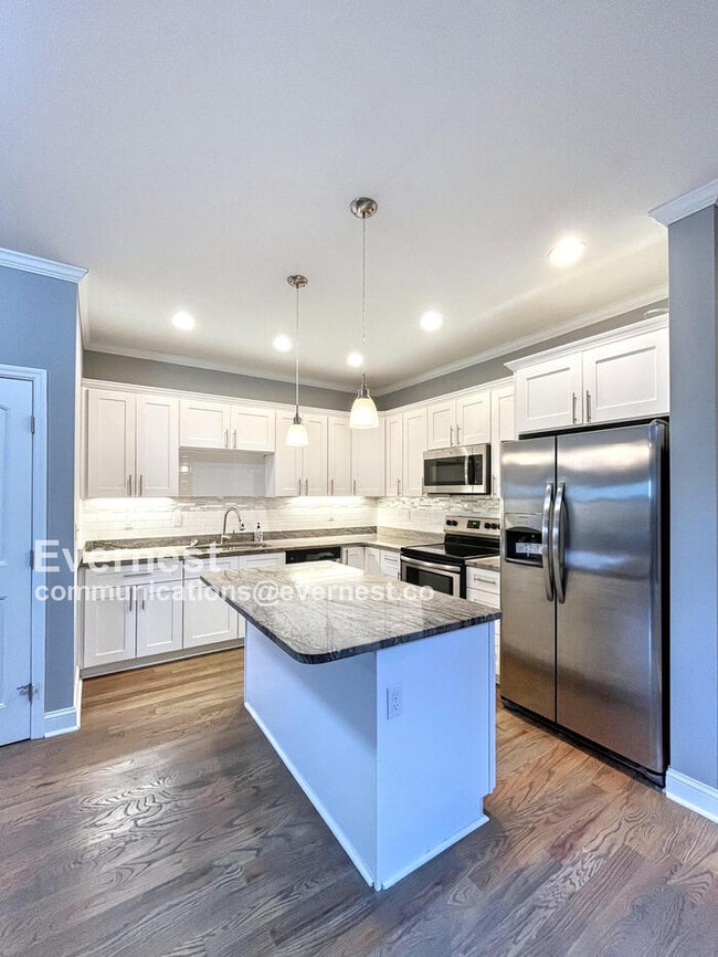 Photo - 3203 Curtis St