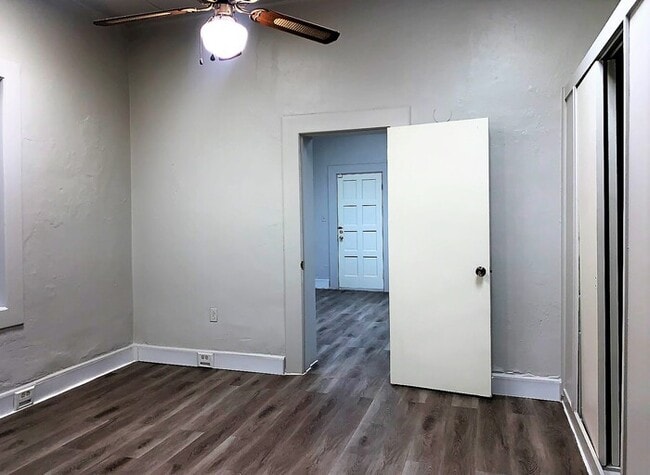 Downtown 1 Bedroom 1 Bath Bungalow - Downtown 1 Bedroom 1 Bath Bungalow House
