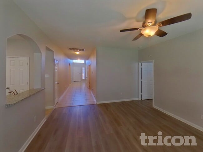 Photo - 825 Hawthorne Rd