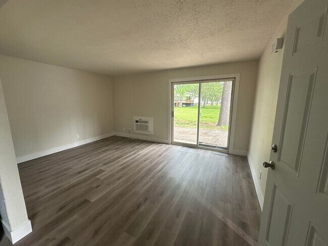 Photo - 2 Bedroom Lower Duplex
