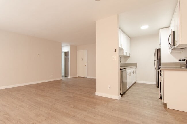 Photo - 980 Menlo Avenue