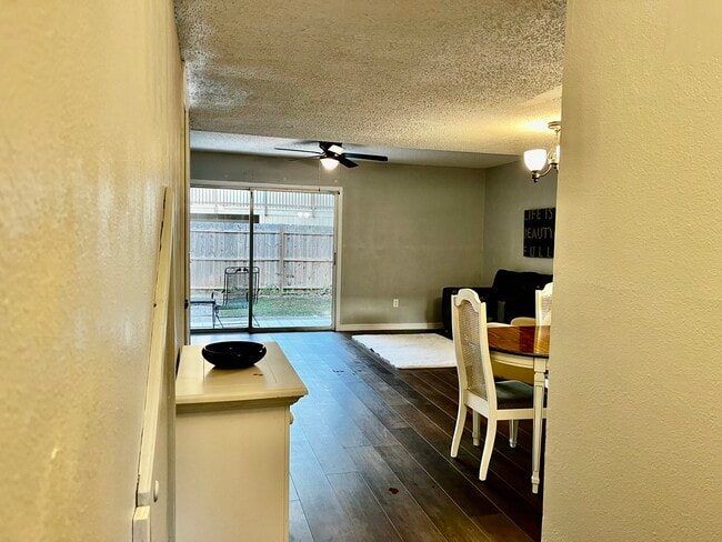 Photo - 144 Douglas Rd W