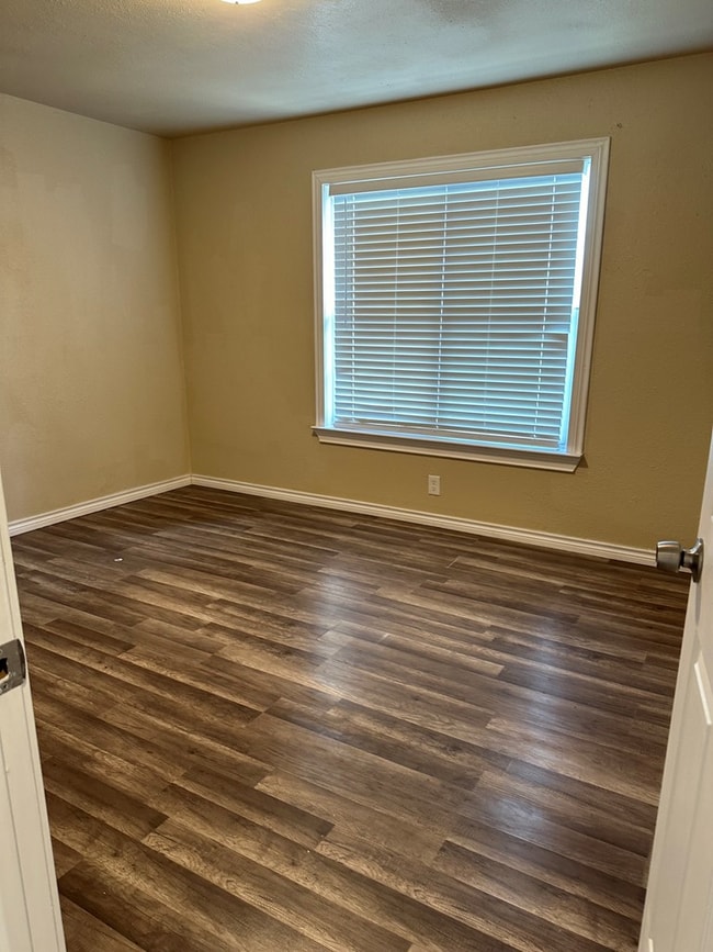 Photo - 1711 Doran Dr