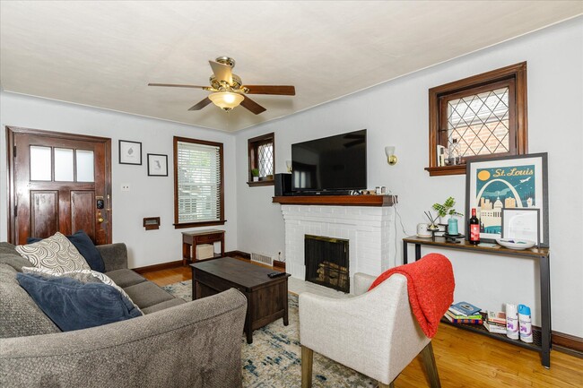 Photo - 6525 Tholozan Ave