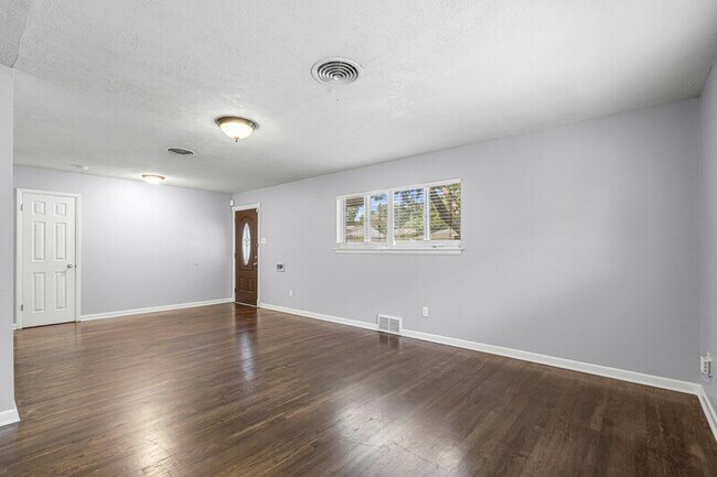 Photo - 3521 Jeanette Dr