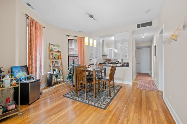 Photo - 624 N May St