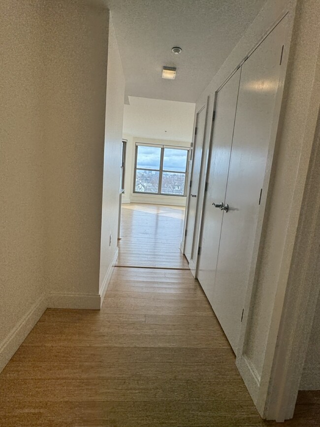 Building Photo - 74 Ashford St Rental
