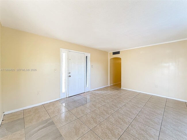 Photo - 2335 NE 172nd St Unit 8