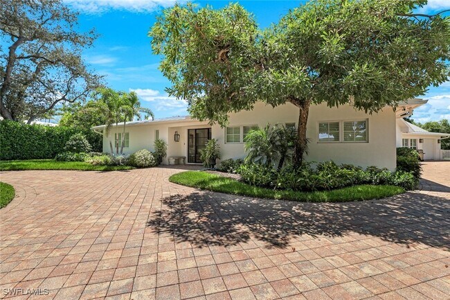 Photo - 642 6th Ave N