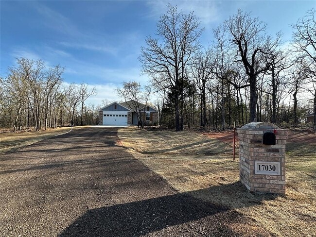 Building Photo - 17030 Oak Dr