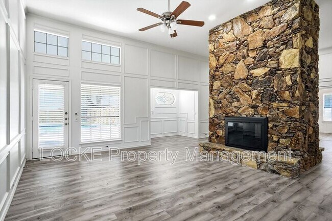 Photo - 2212 Valcourt Dr