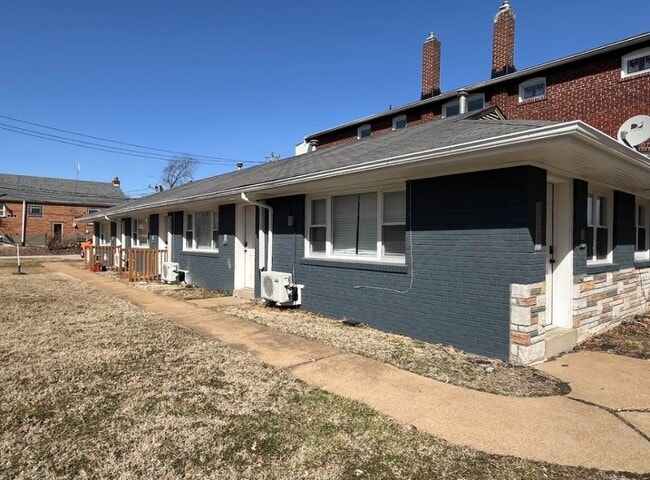 Building Photo - 3329 Lawn Ave Unit 2