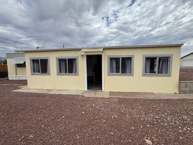 Photo - 1 BR 1Ba with enclosed Porch/Patio, fenced yard, RV Parking